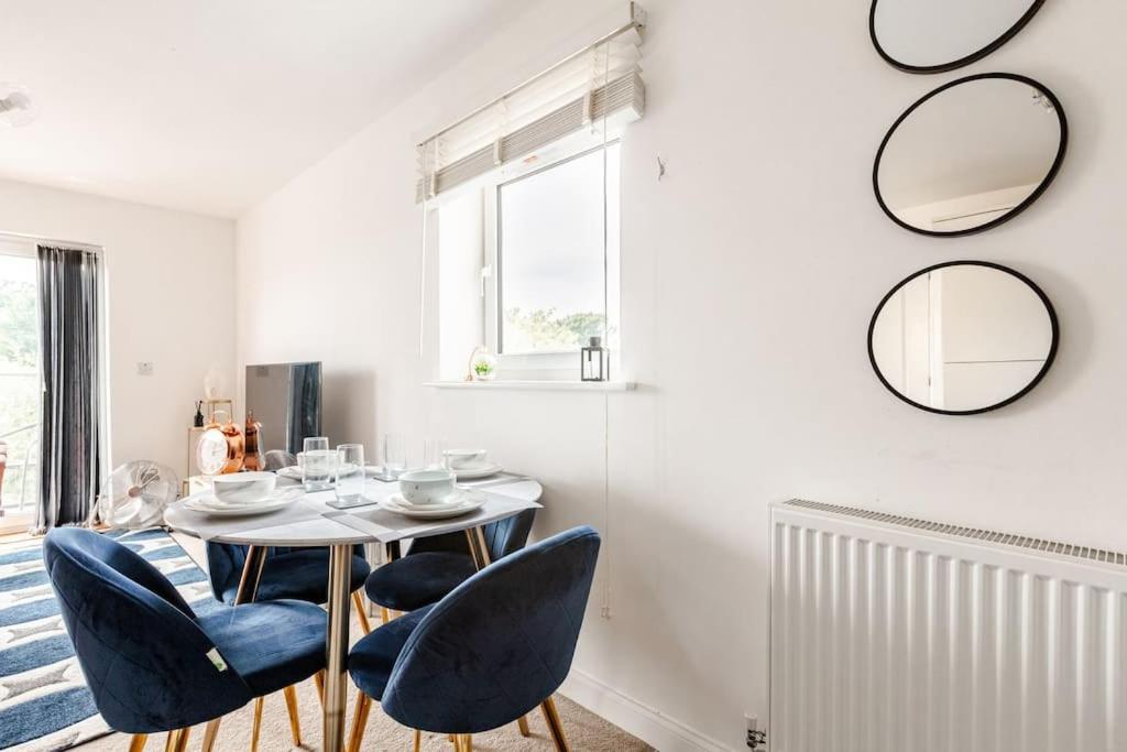 Stylish Station Apartment In Rochester With Free Parking Wainscot エクステリア 写真