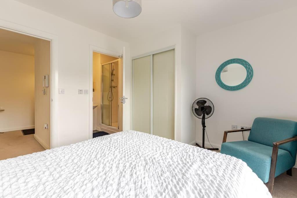 Stylish Station Apartment In Rochester With Free Parking Wainscot エクステリア 写真